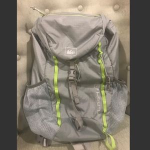 REI 22 L Backpack